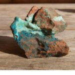 Échantillon d’azurite-malachite trouvé en fouille