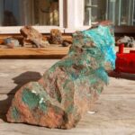 Bloc d’azurite-malachite découvert en fouille