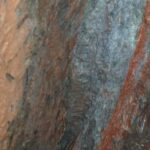 Traversée d’un filon de malachite dans une galerie minière au Thillot