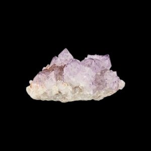 Photo d’un spécimen d’Améthyste Cactus (Spirit Quartz) aux cristaux rosés naturels, formant un cristal central entouré de pointes secondaires, provenant du gisement de Boekenhoutshoek, Mpumalanga, Afrique du Sud, dimension 12 × 6 × 6 cm, poids 0,400 kg.