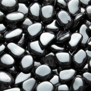 Pierre roulée hématite taille M, polie, couleur gris métallique naturelle, provenant du gisement de Minas Gerais, Brésil