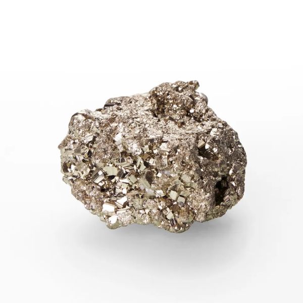 Cristal de Pyrite “Chispas” du Pérou avec cubes brillants dorés, sur fond neutre.