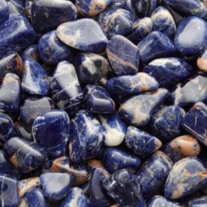 Pierre roulée sodalite orange taille M, polie, couleur naturelle, provenant de Namibie