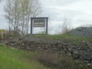 Panneau d’entrée de la Quincy Mine dans la péninsule de Keweenaw au Michigan, ancien site d’extraction de cuivre