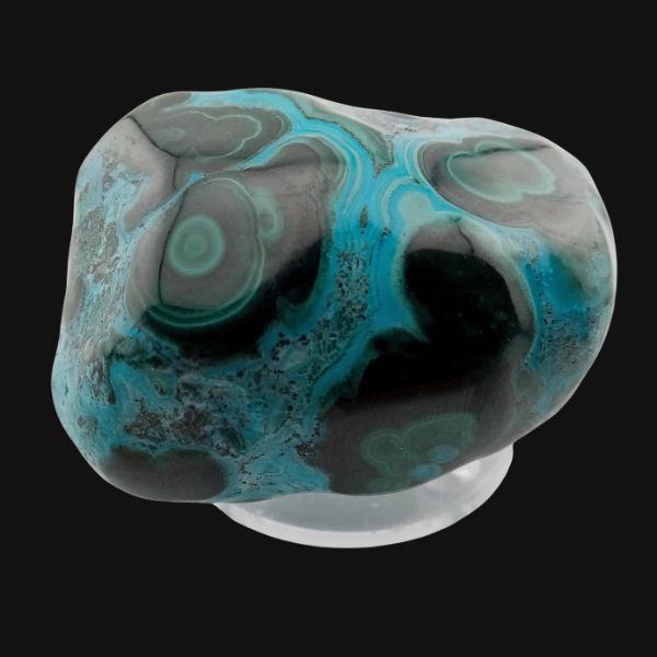 Malachite et chrysocolle de Tantara, forme libre polie sur support, vue de face